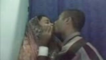 نموذج طويل القامة يمارس الجنس سِکْسِ مًتٌرجّمً مع وكيل جديد